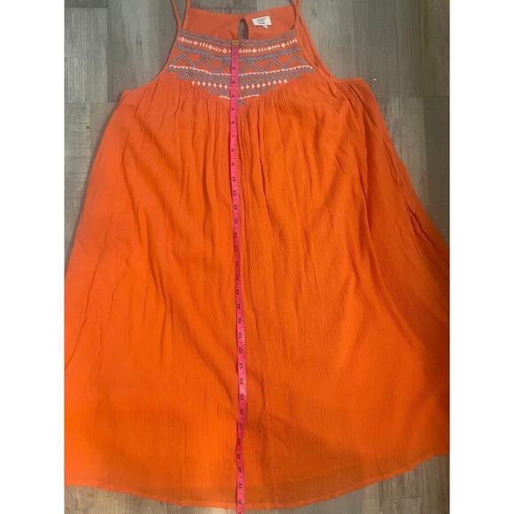Crown & Ivy Beach Coral Embroidered dress size Medium - Picture 8 of 13